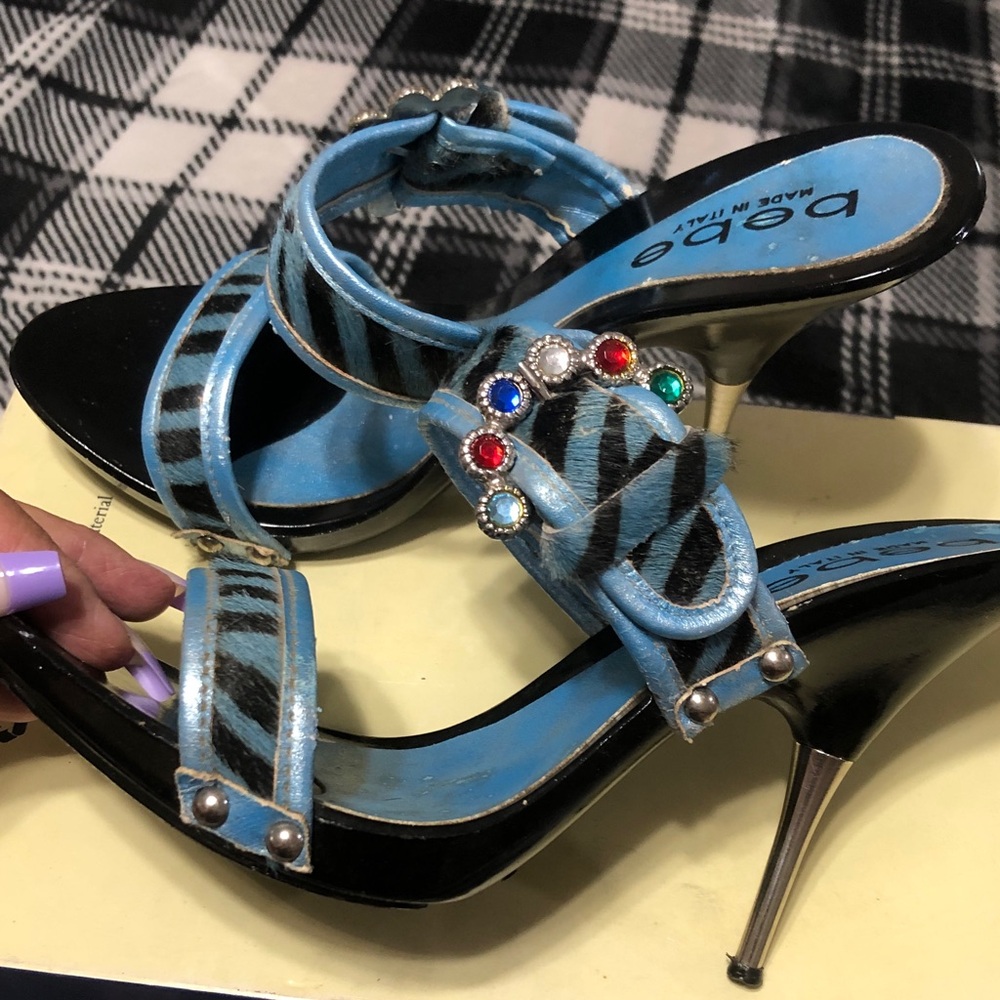 bebe Metallic Light Blue Zebra-Accent Slide Sandals 7.5 - Picture 4 of 10